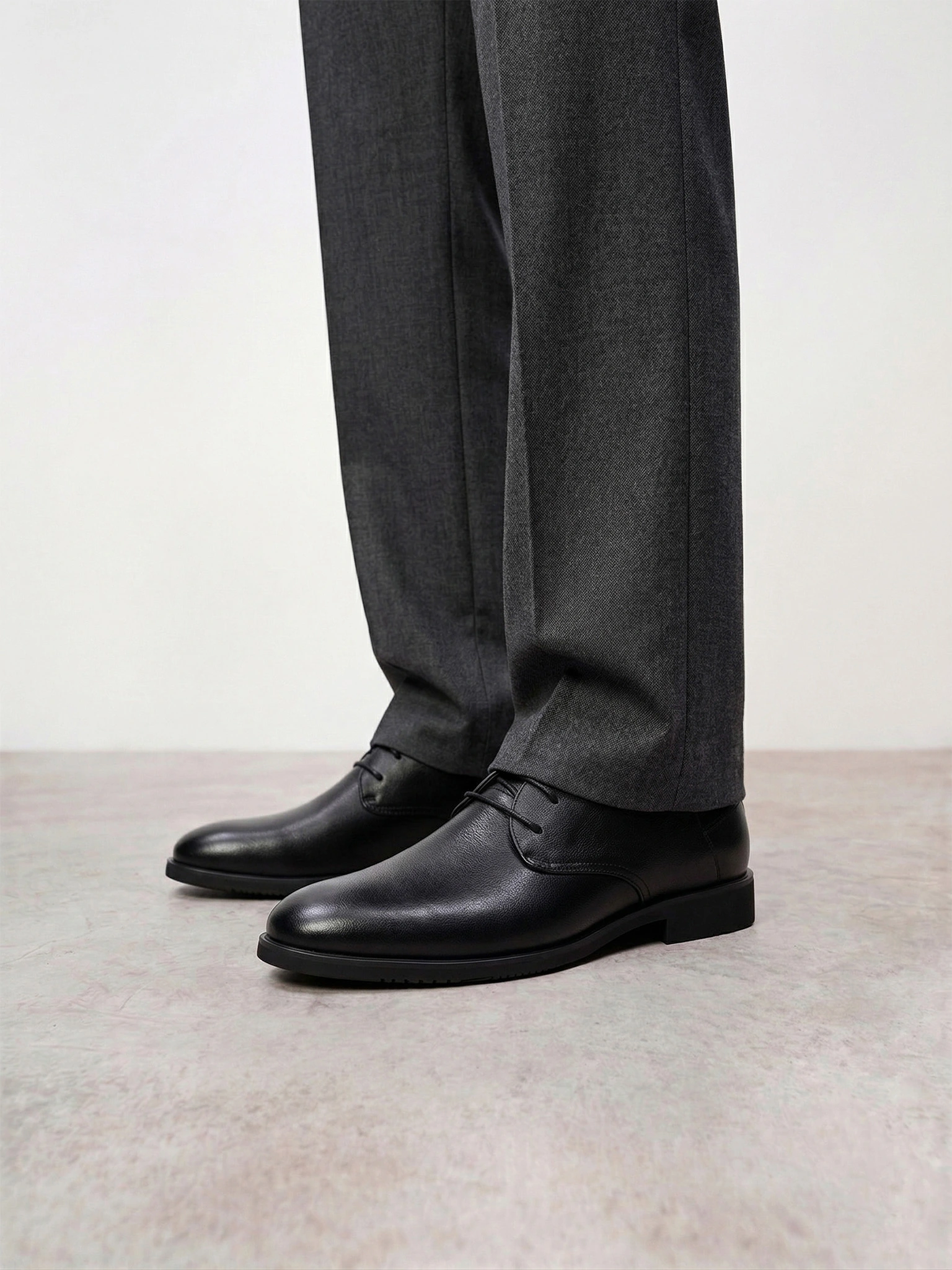 Туфли-дерби черного цвета на низком каблуке